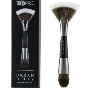 Urban Decay UD Pro Contour Shapeshifter F113 Brush